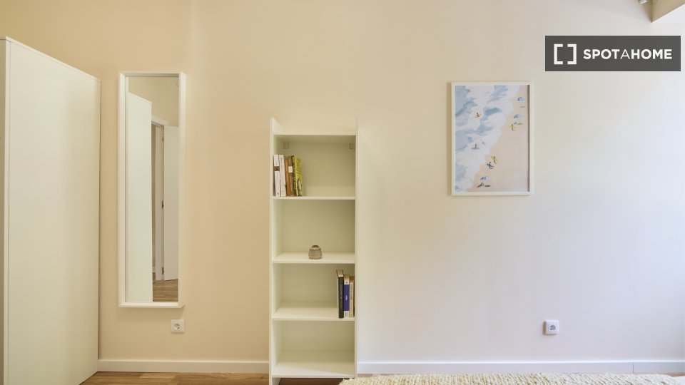 Double room Lisbon, 12 beds — photo 42