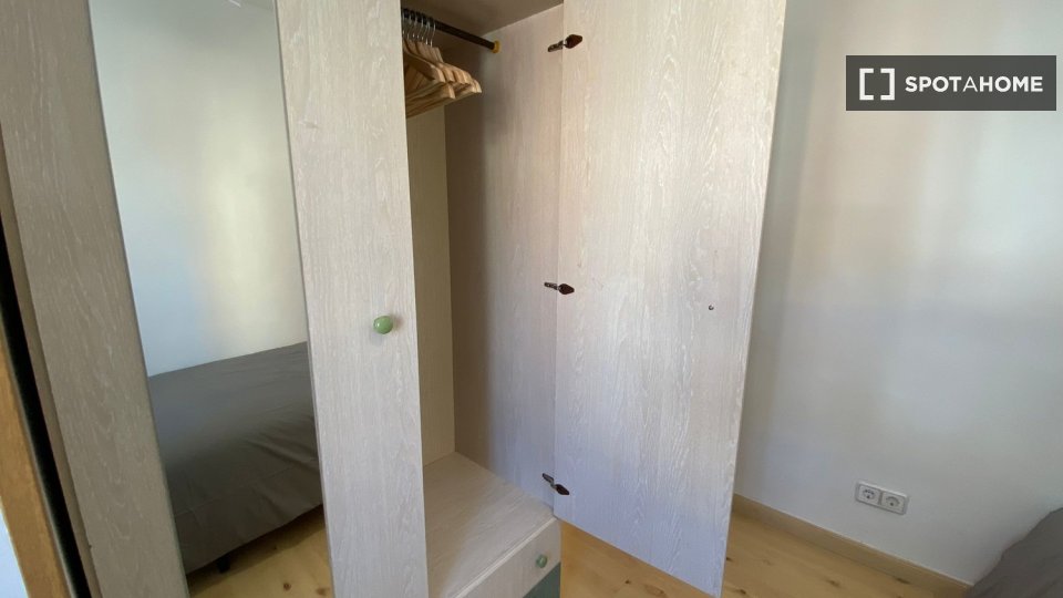 Double room Madrid, 4 beds — photo 10