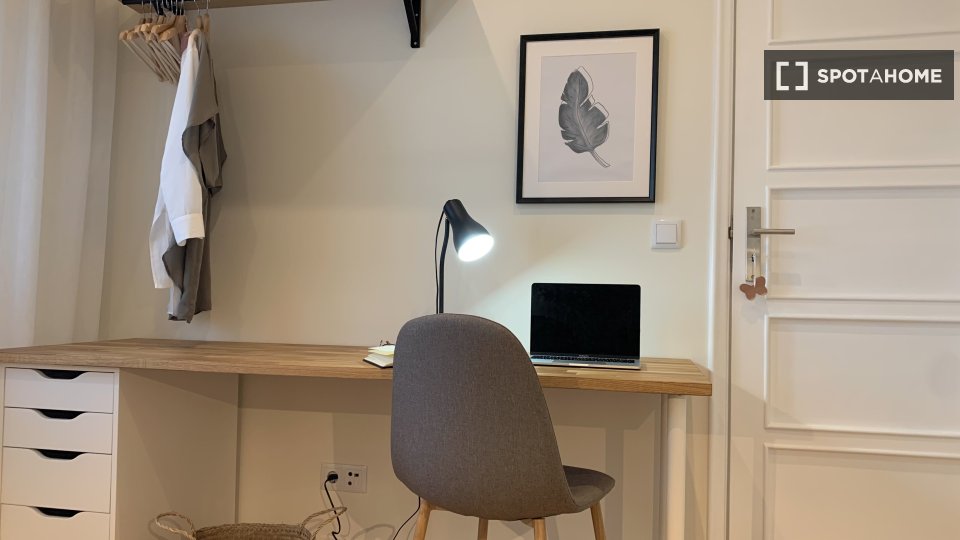 Double room Lisbon, 4 beds, 80m² — photo 10