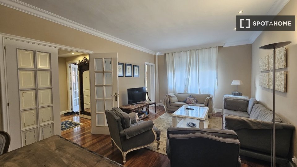 Piso en alquiler de 6 habitaciones en Ensanche-Zabalgunea