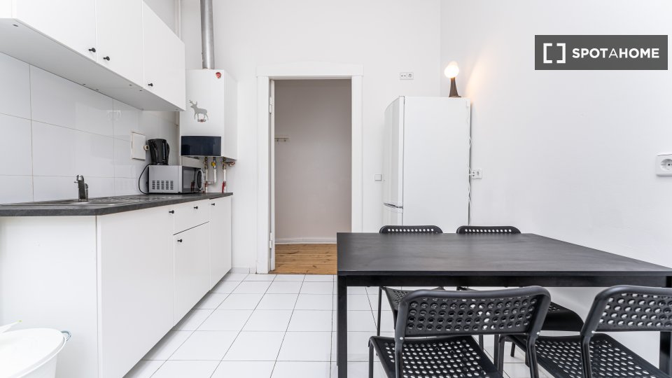 Double room Berlin, 6 beds, 108m² — photo 10