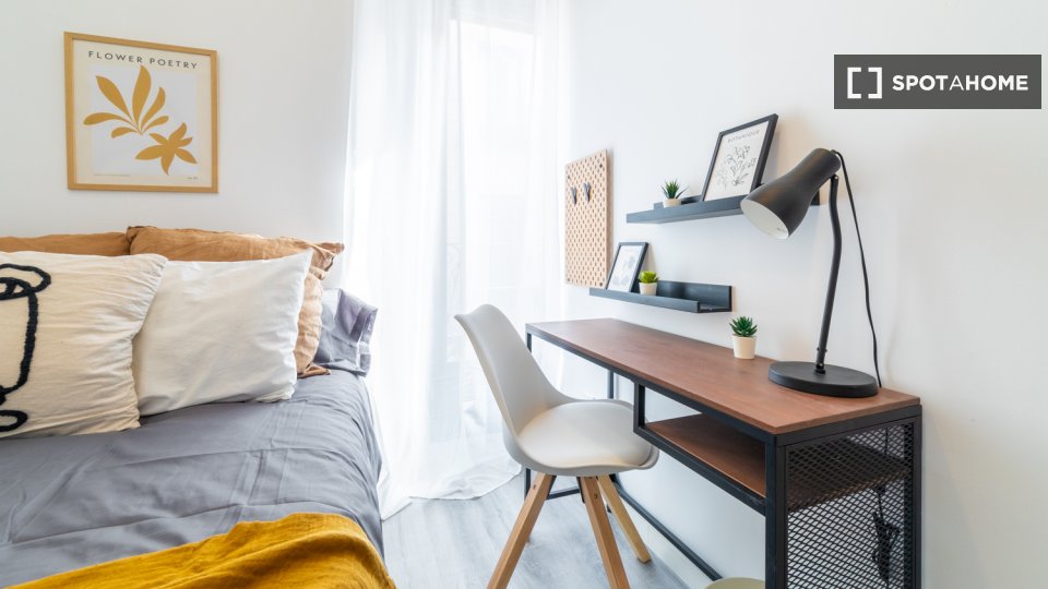 Double room Madrid, 9 beds, 108m² — photo 18