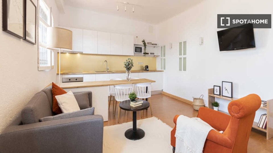 Double room Madrid, 3 beds — photo 48