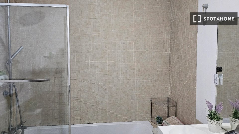 Double room Lisbon, 1 bed, 120m² — photo 9