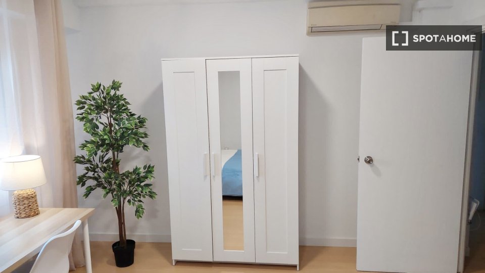 Double room Madrid, 4 beds, 100m² — photo 1