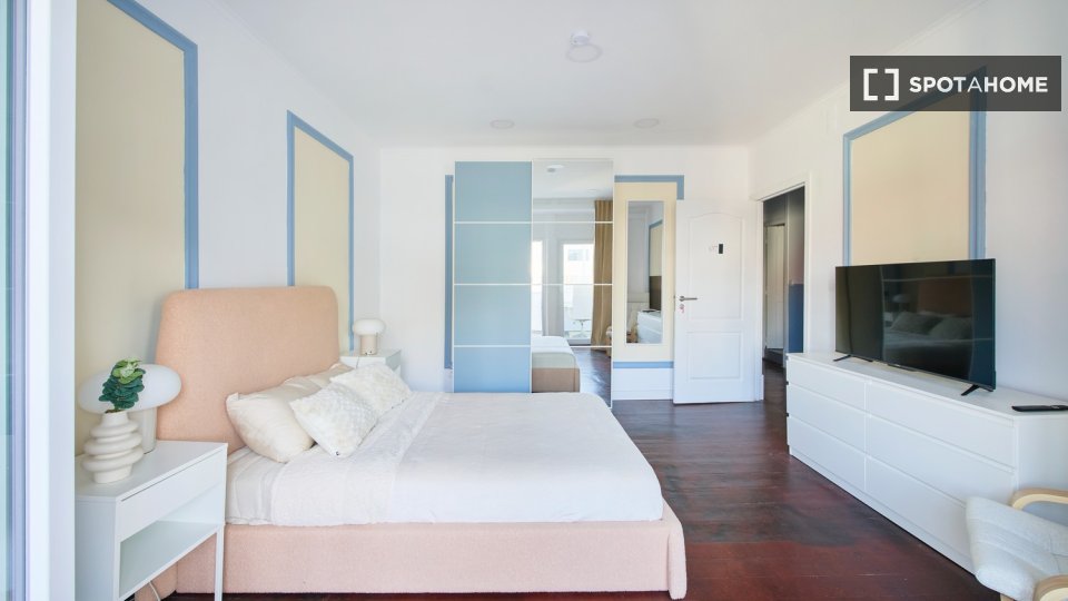 Double room Lisbon, 8 beds — photo 51