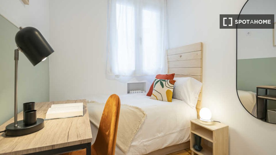 Double room Madrid, 5 beds — photo 50
