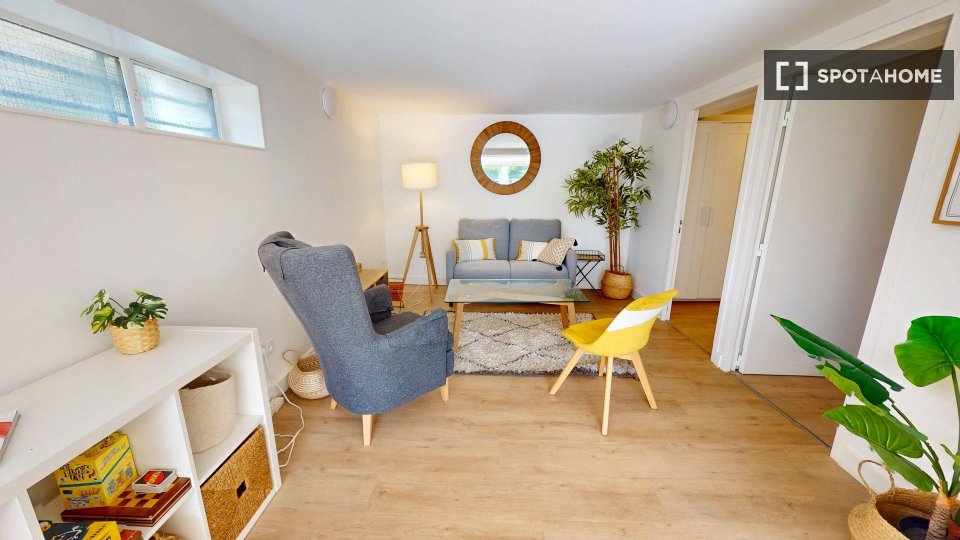 Double room Lyon, 6 beds, 116m² — photo 2
