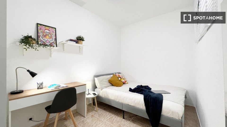 Double room Madrid, 9 beds, 200m² — photo 13