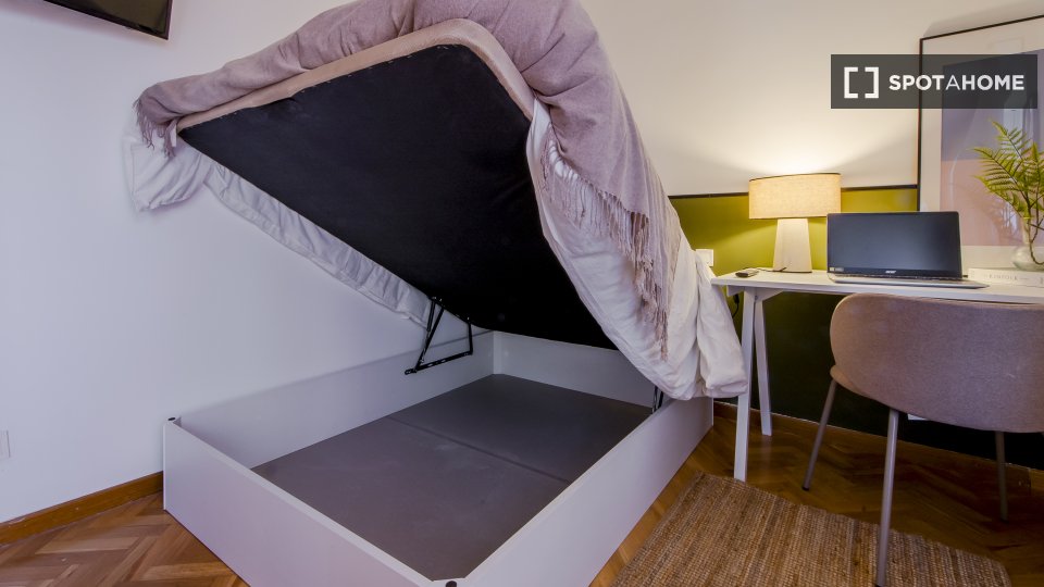 Double room Madrid, 6 beds, 150m² — photo 24