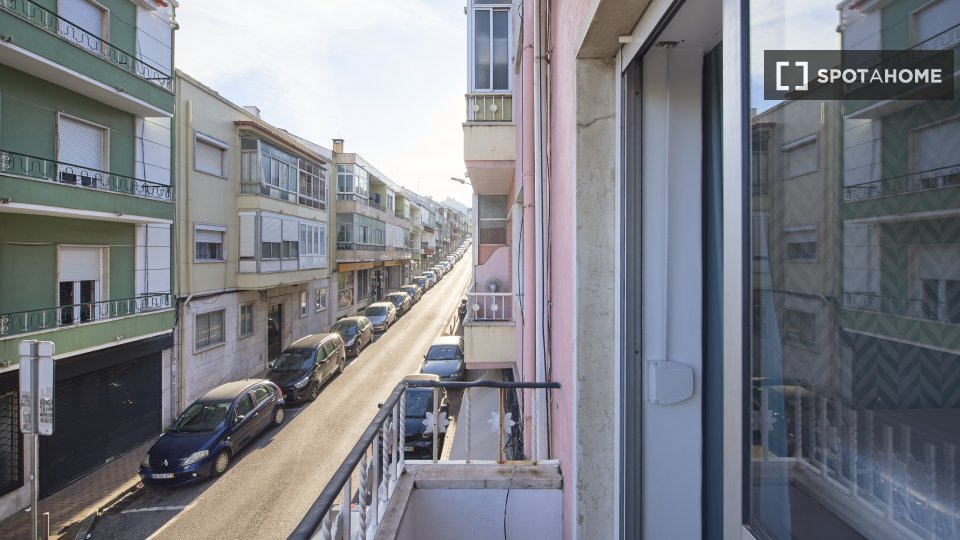 Double room Lisbon, 4 beds — photo 10
