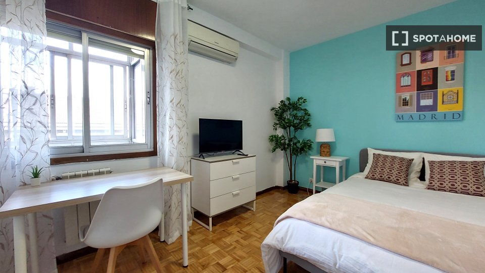 Double room Madrid, 4 beds, 100m² — photo 8