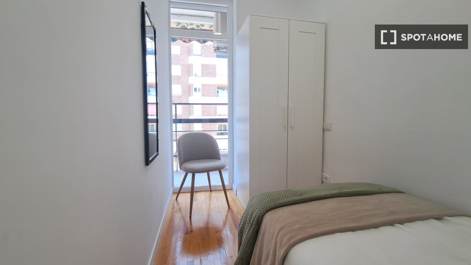 Double room Madrid, 14 beds, 200m² — photo 11