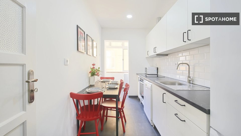 Double room Lisbon, 4 beds — photo 9