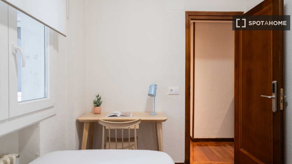 Double room Madrid, 6 beds — photo 24
