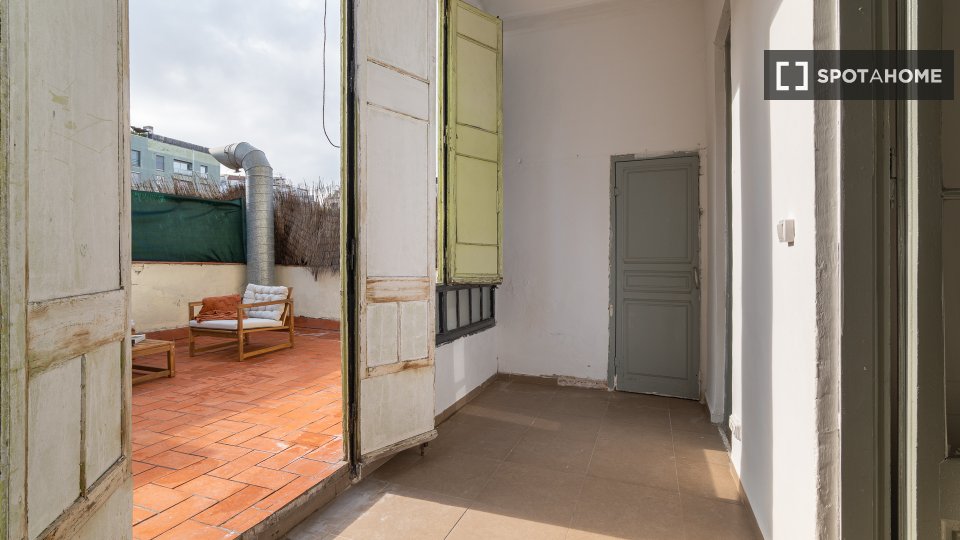 Double room Barcelona, 7 beds, 121m² — photo 10
