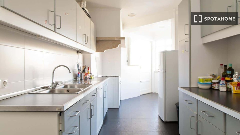 Double room Lisbon, 7 beds — photo 13