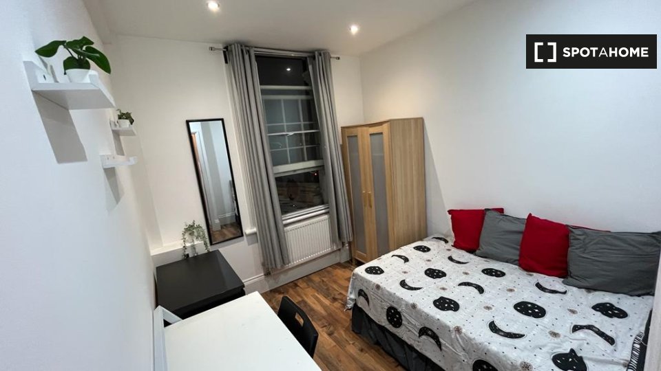 Double room London, 4 beds — photo 18