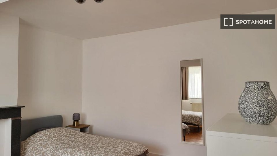 Double room Brussels, 6 beds — photo 1