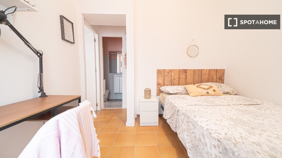 Double room Barcelona, 8 beds — photo 12