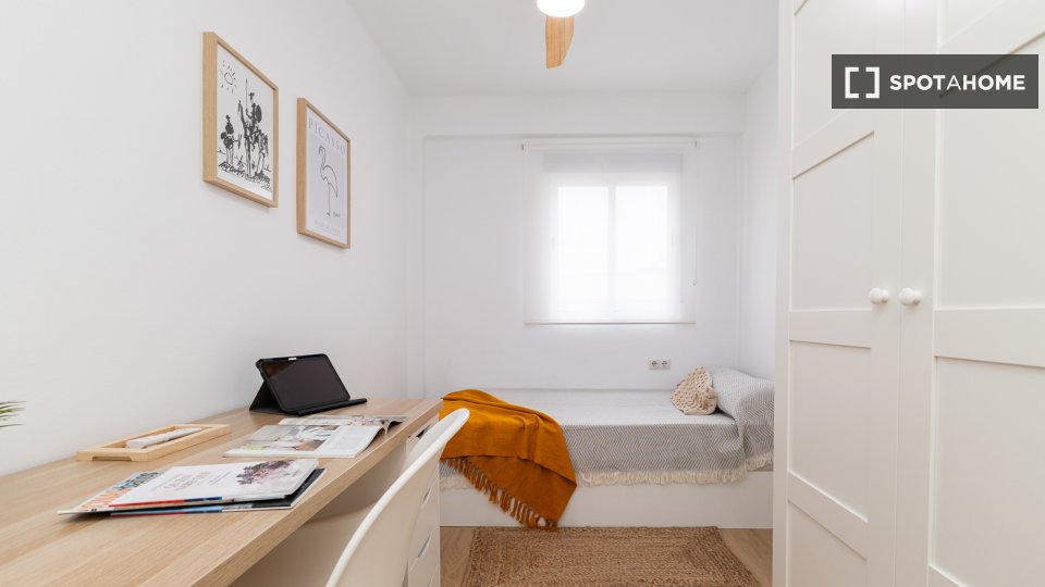 Double room Valencia, 5 beds, 90m² — photo 18