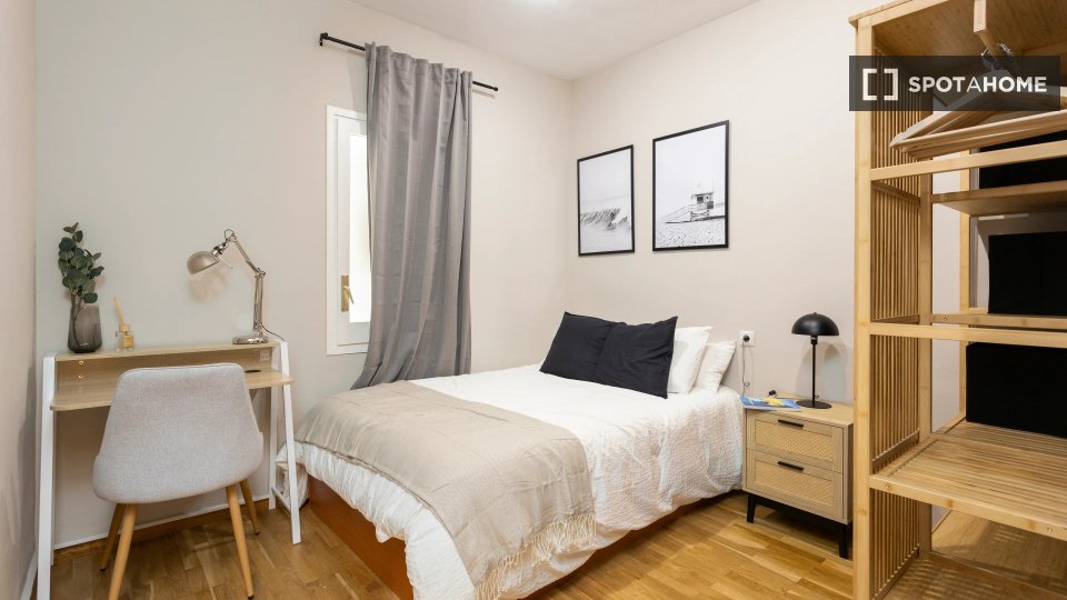 Double room Barcelona, 6 beds — photo 11