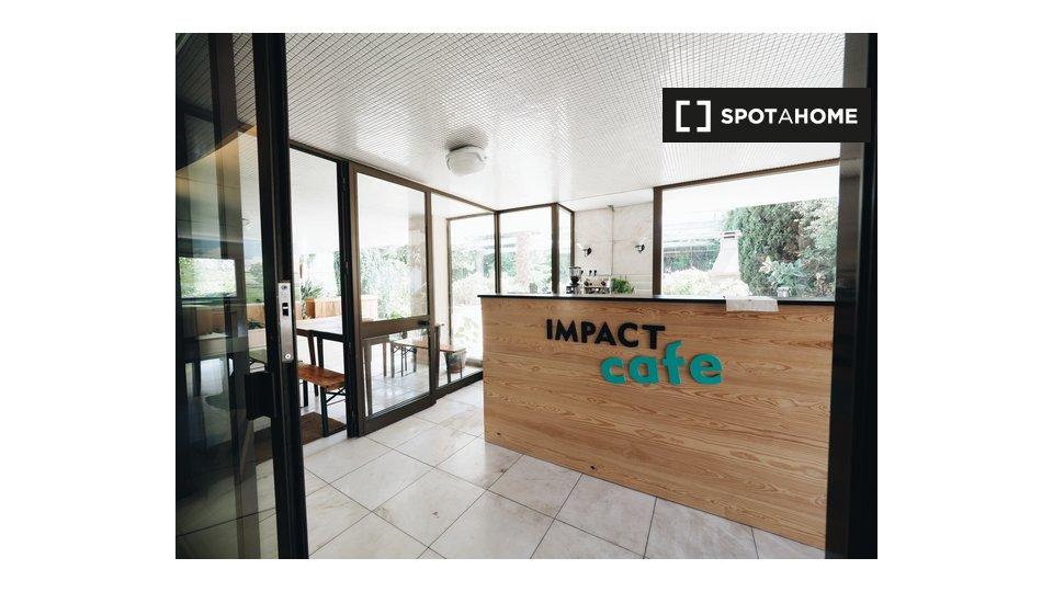 Double room Lisbon, 3 beds, 90m² — photo 5