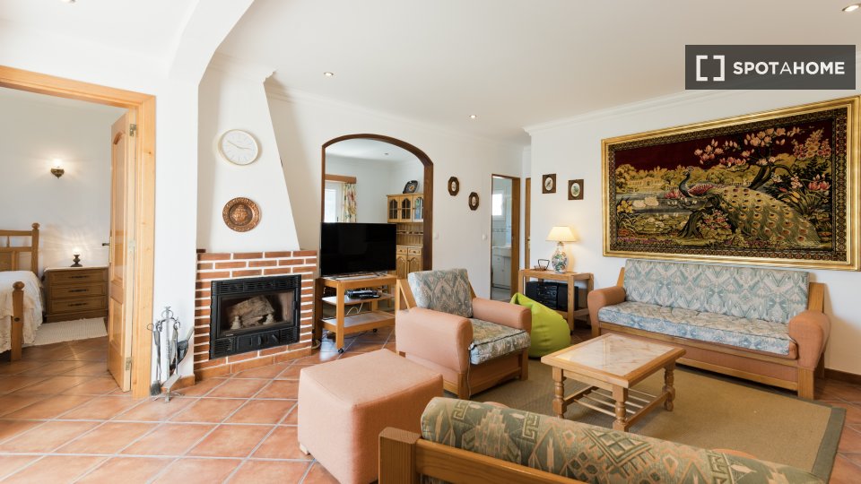 Apartment Lisbon, 3 beds, 152m² — photo 14