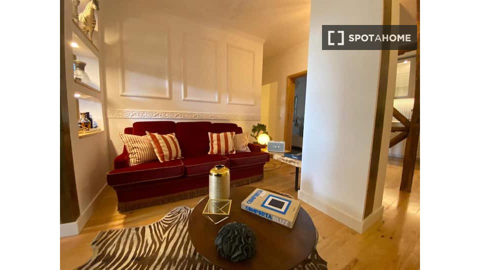 Apartment Lisbon, 2 beds, 75m² — photo 2