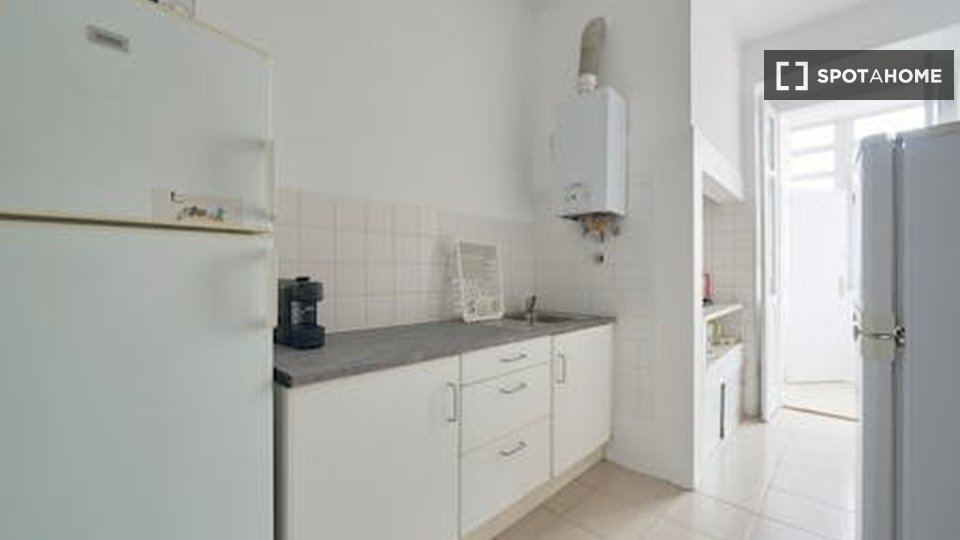Double room Lisbon, 6 beds — photo 17