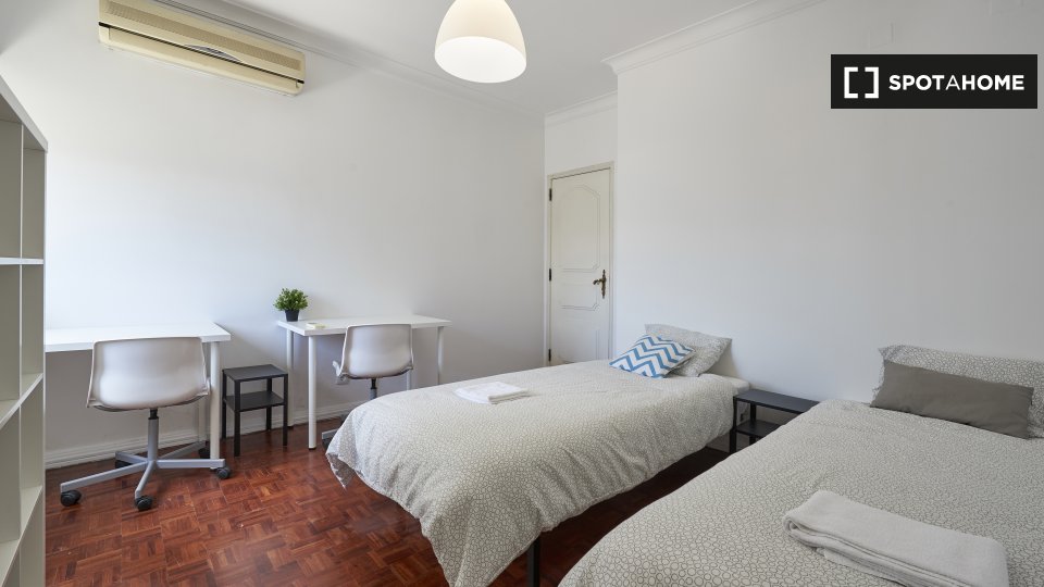 Double room Lisbon, 8 beds — photo 5