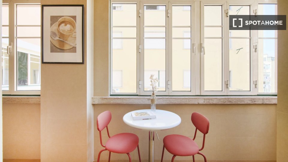 Double room Lisbon, 6 beds — photo 17