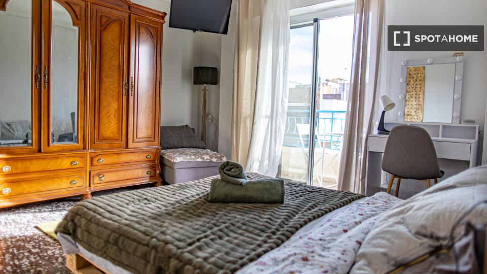 Double room Valencia, 4 beds, 140m² — photo 2
