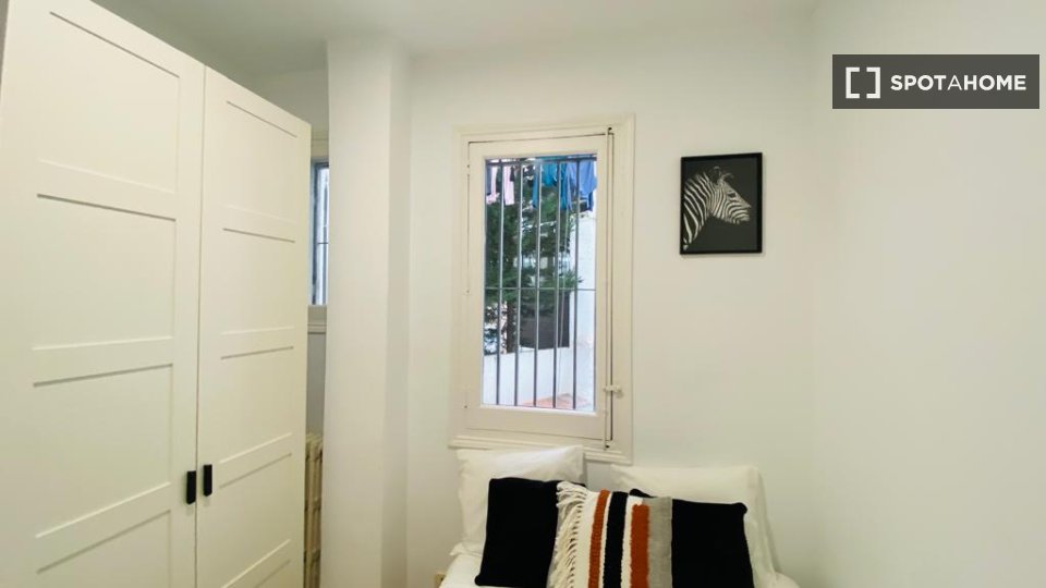 Double room Madrid, 5 beds — photo 50