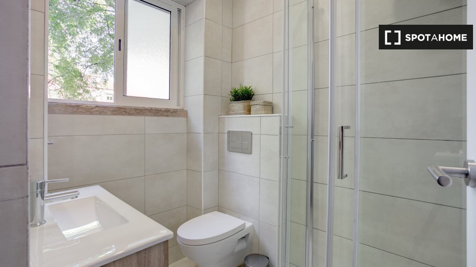Double room Lisbon, 4 beds — photo 8