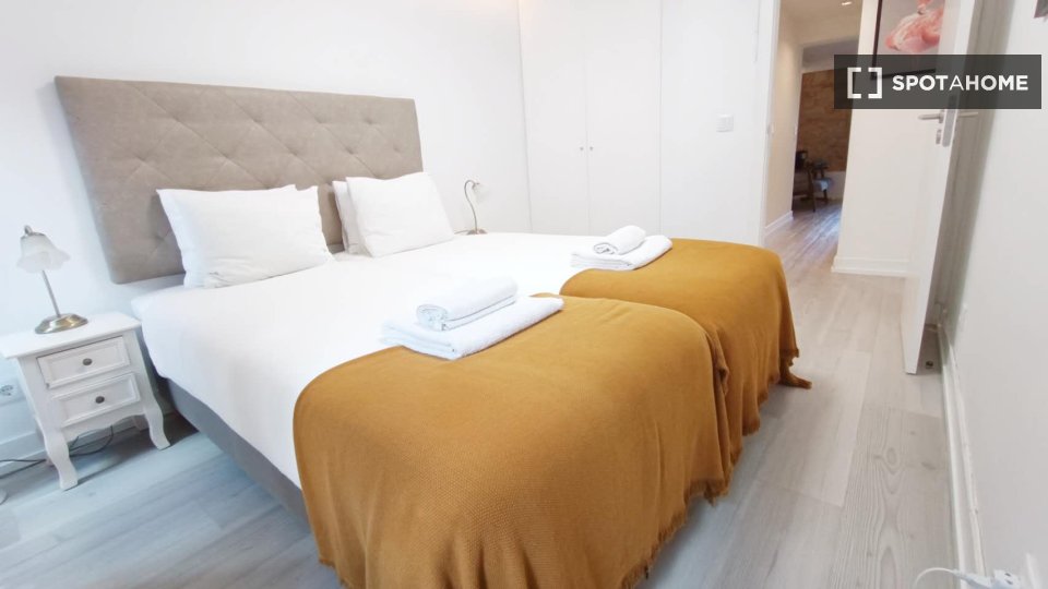 Apartment Lisbon, 2 beds, 70m² — photo 13
