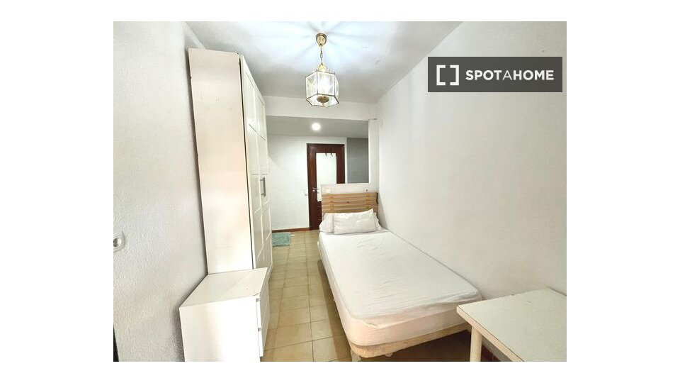 Double room Seville, 10 beds, 202m² — photo 8