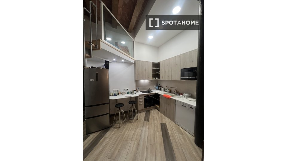 Double room Barcelona, 3 beds, 80m² — photo 2