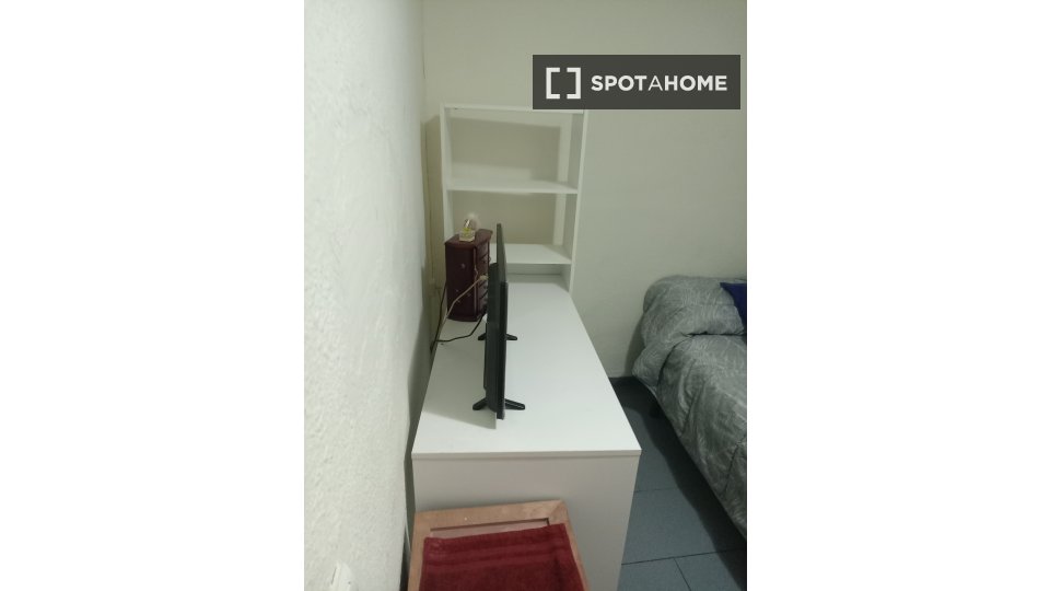 Double room Valencia, 3 beds, 120m² — photo 12