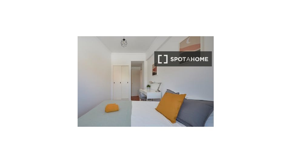 Double room Lisbon, 6 beds — photo 16