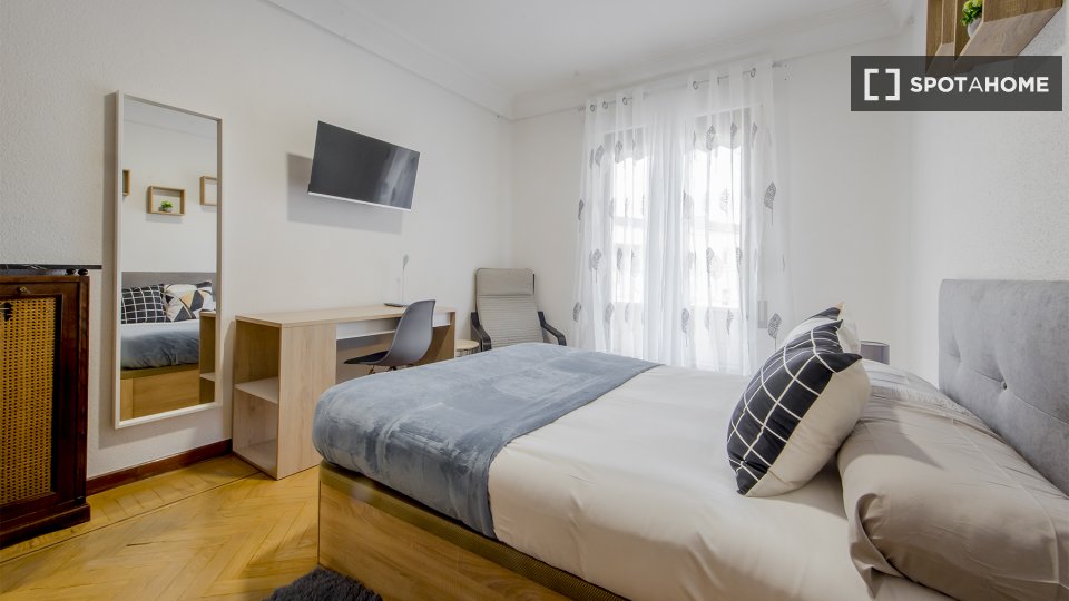 Double room Madrid, 5 beds, 110m² — photo 9