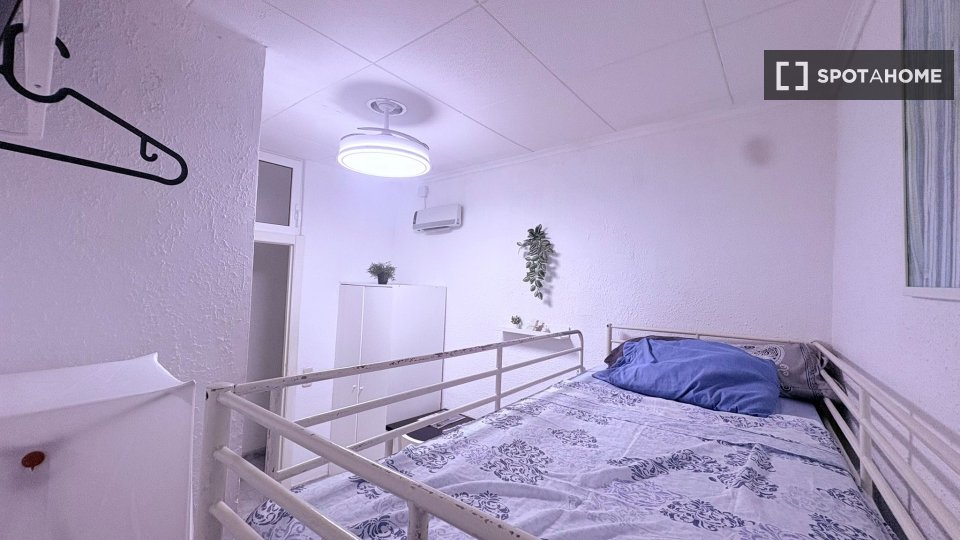 Double room Barcelona, 5 beds, 50m² — photo 14