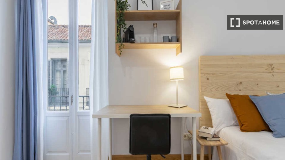 Double room Madrid, 41 beds — photo 52