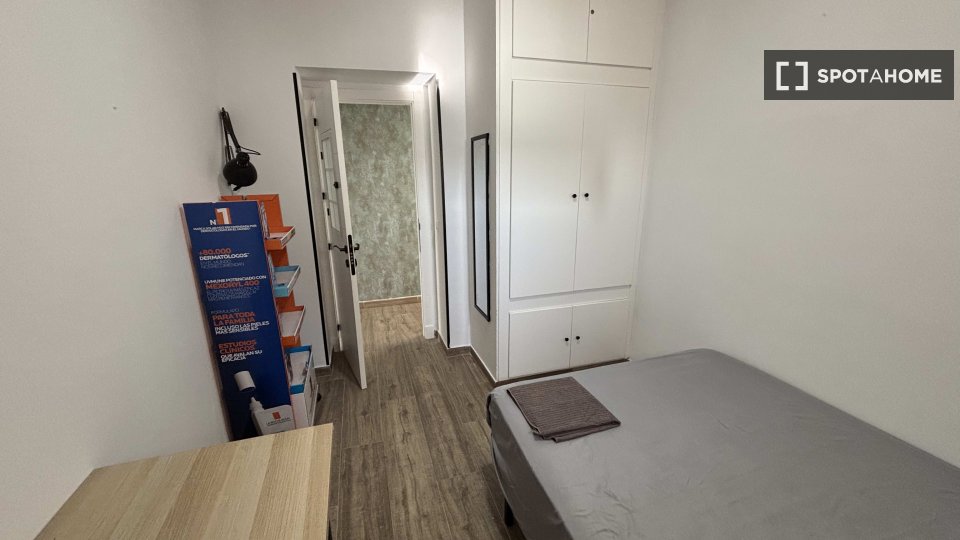 Habitación en piso compartido en alquiler en Mentidero, Cádiz.