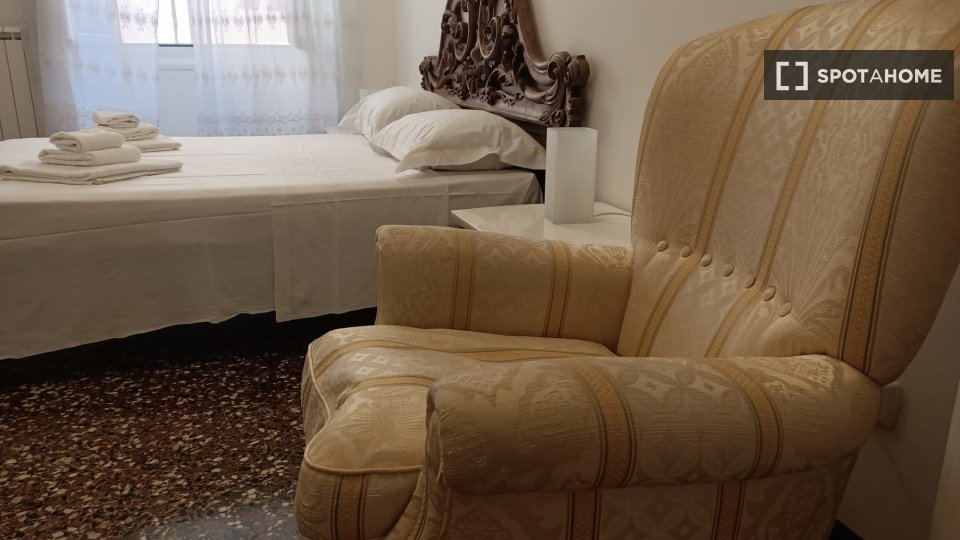 Double room Genoa, 4 beds, 175m² — photo 18