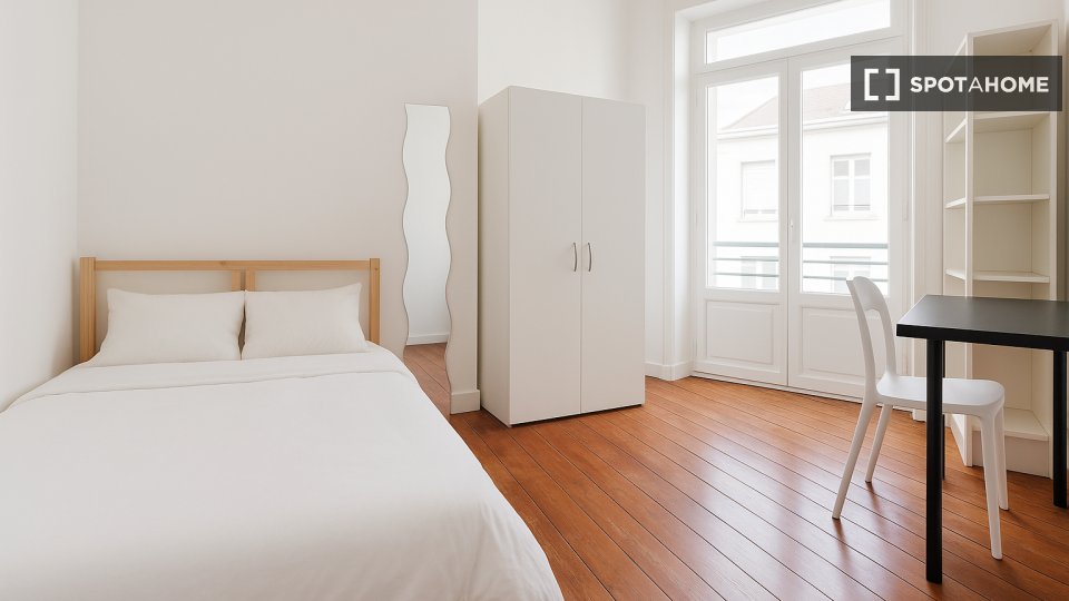 Double room Lisbon, 6 beds — photo 21