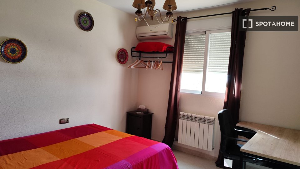 Double room Granada, 3 beds — photo 14