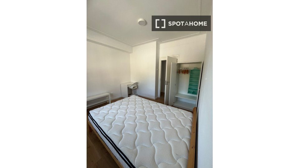 Double room Porto, 4 beds, 120m² — photo 9