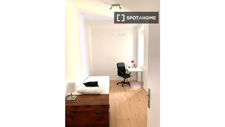 Double room Lisbon, 6 beds — photo 29