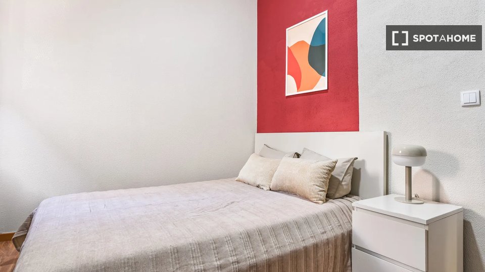 Double room Lisbon, 4 beds — photo 12